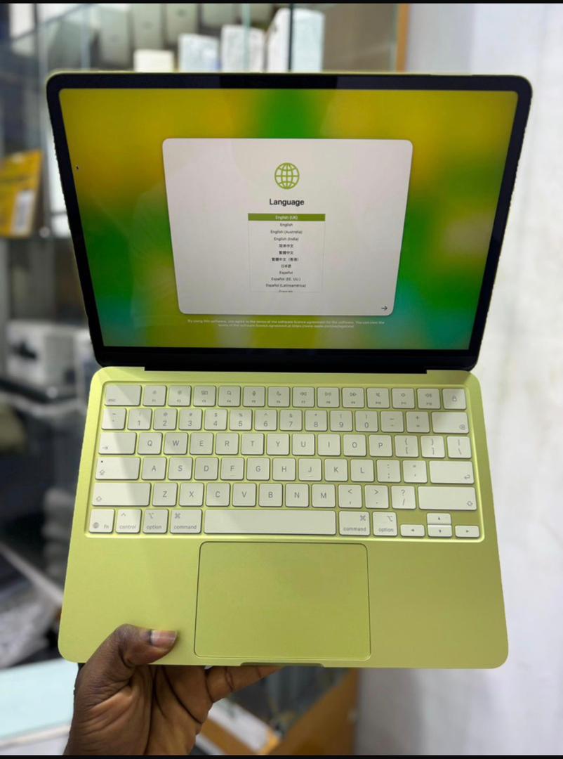 MacBook Air (M3) - Starlight